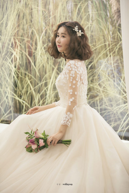 Комедиантка Сон Ын Чхэ привлекает внимание своим замужеством